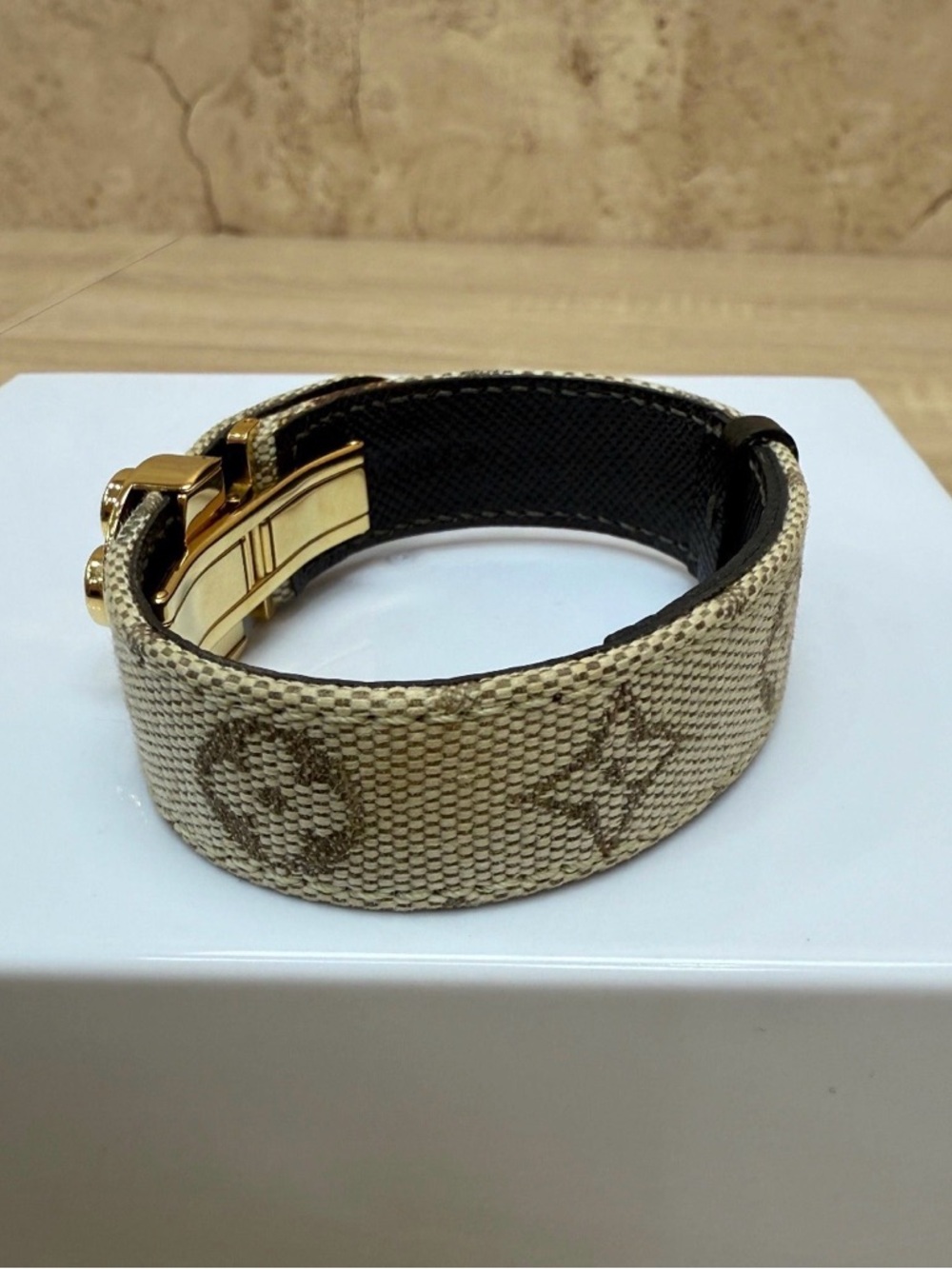 Louis Vuitton Beige Mini Lin Good Luck Bracelet - Picture 3 of 7